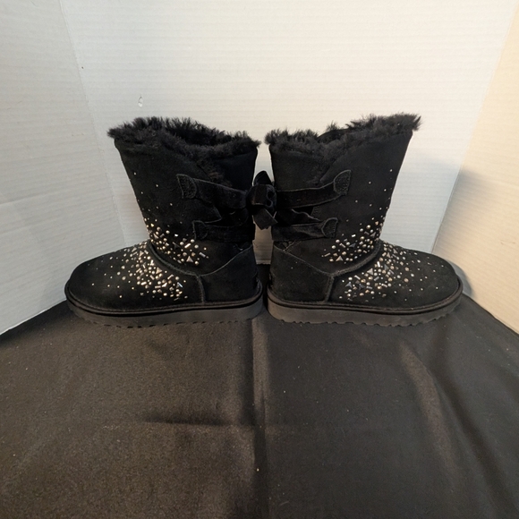 UGG Limited Edition Swarovski Rhinestone Bailey Boot Velvet Bow Tie - Picture 4 of 13